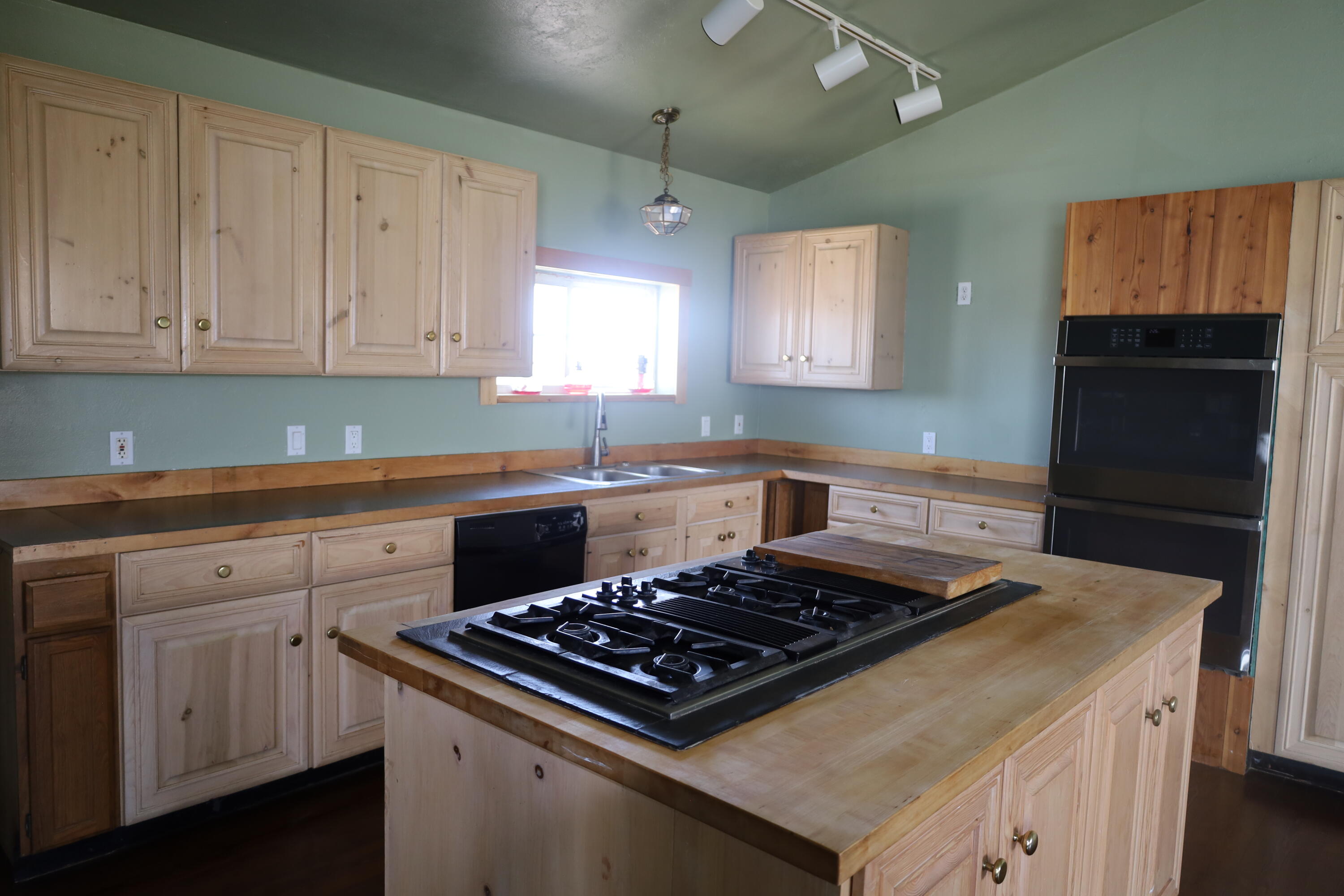 1674 Little Wood Reservoir Rd Property Photo 5