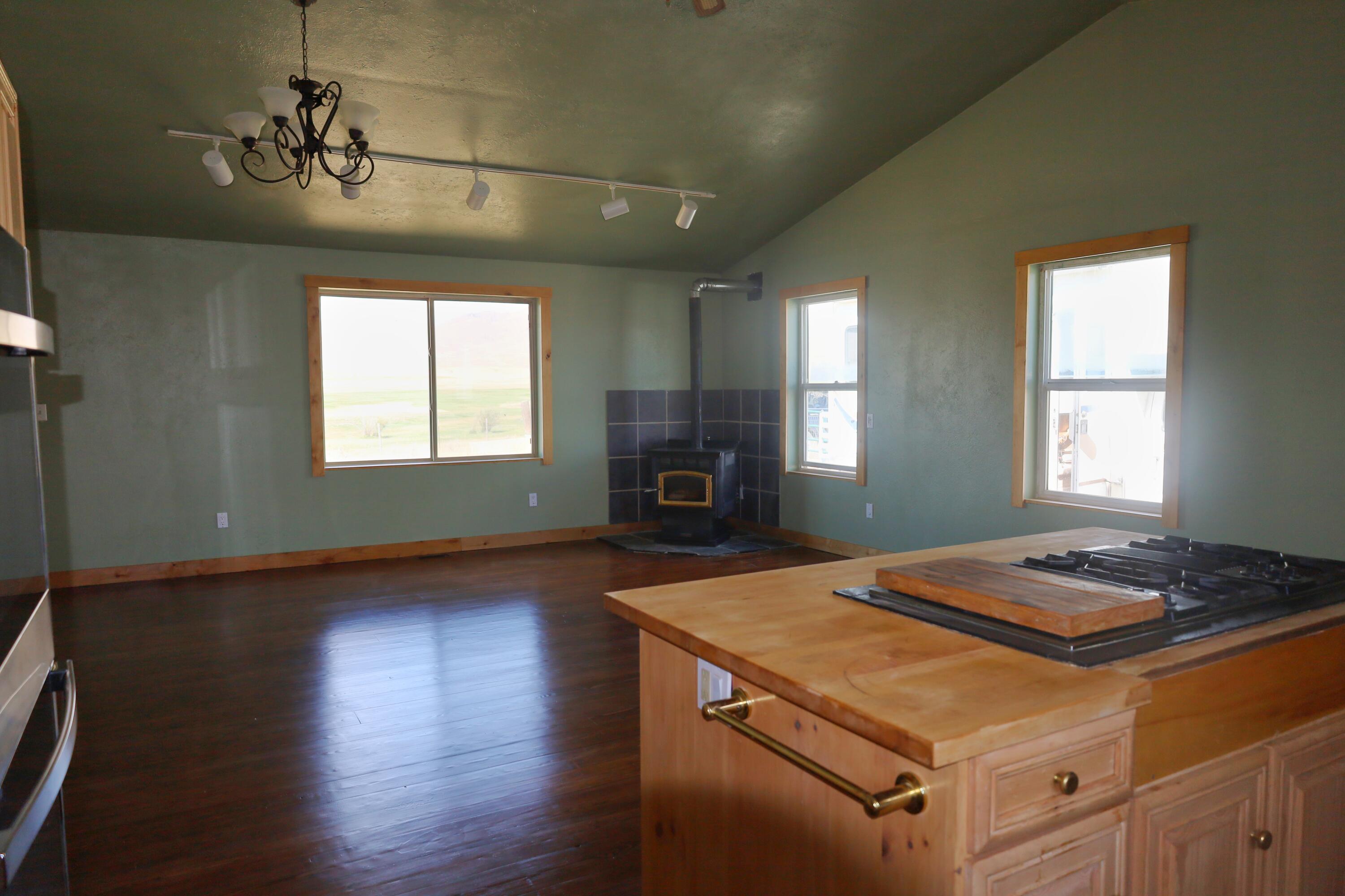 1674 Little Wood Reservoir Rd Property Photo 6