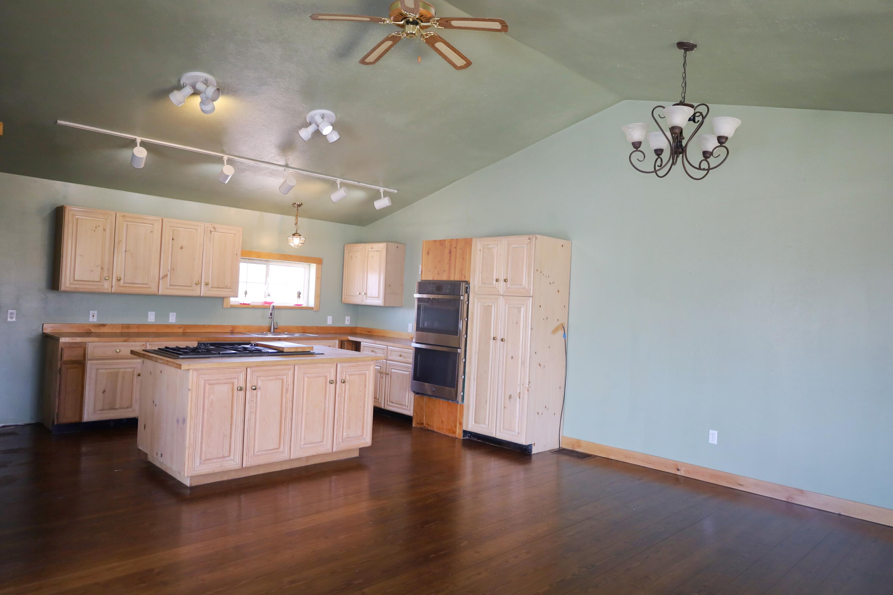 1674 Little Wood Reservoir Rd Property Photo 7