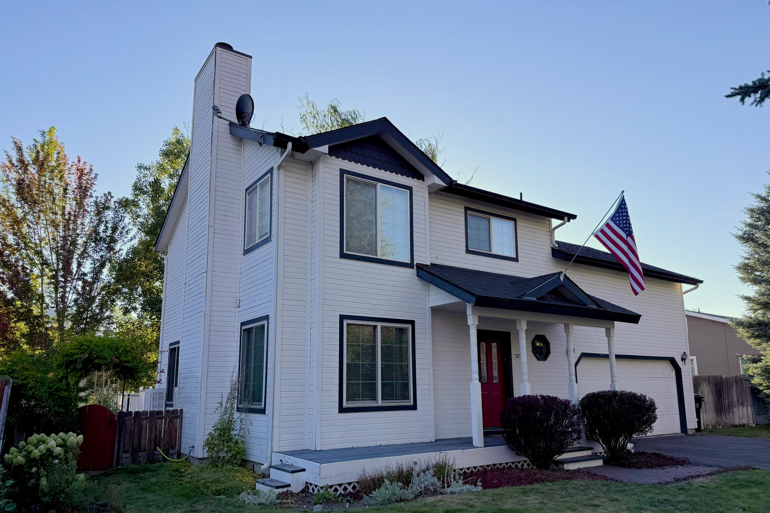 3231 Woodside Blvd Property Photo 2