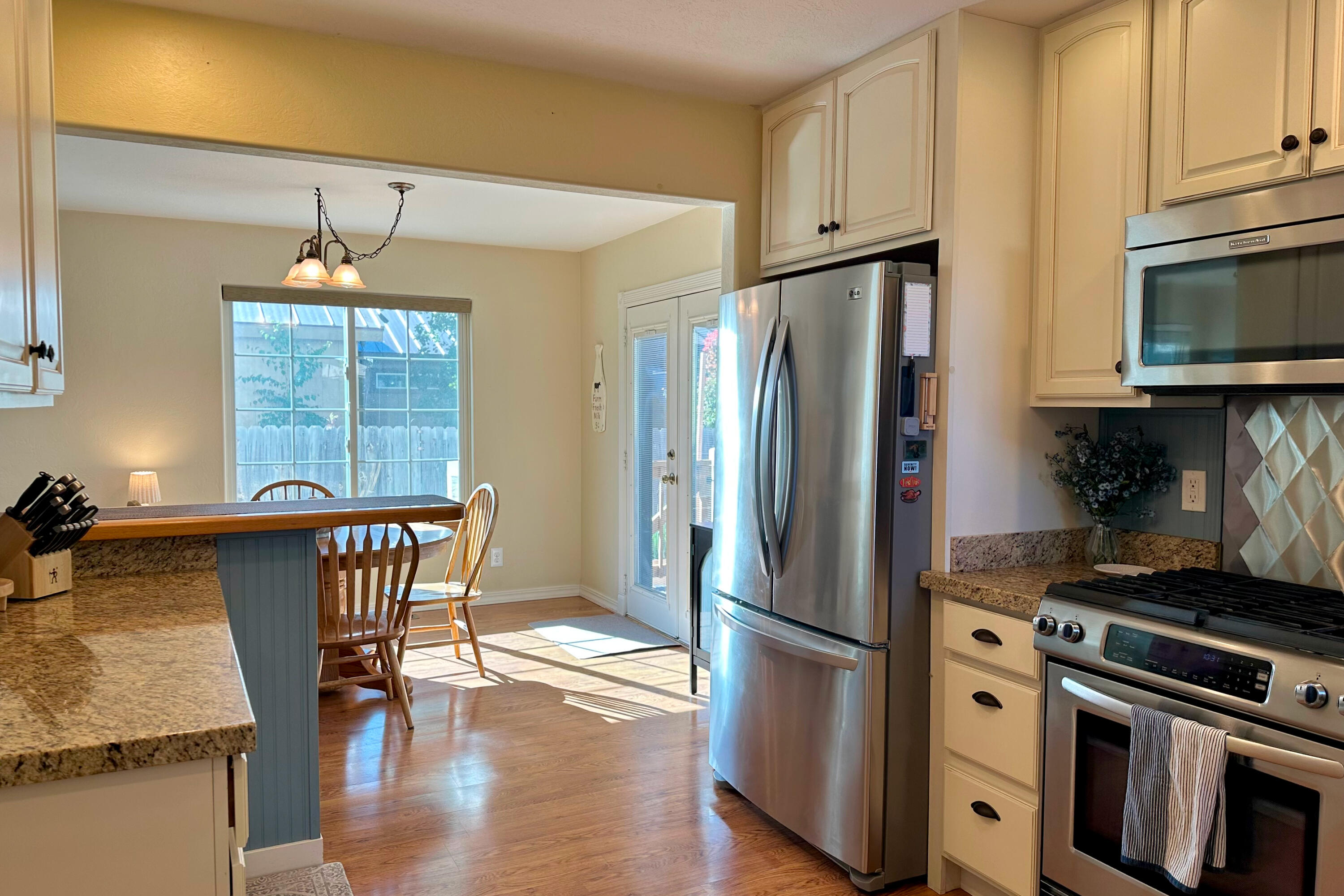3231 Woodside Blvd Property Photo 7