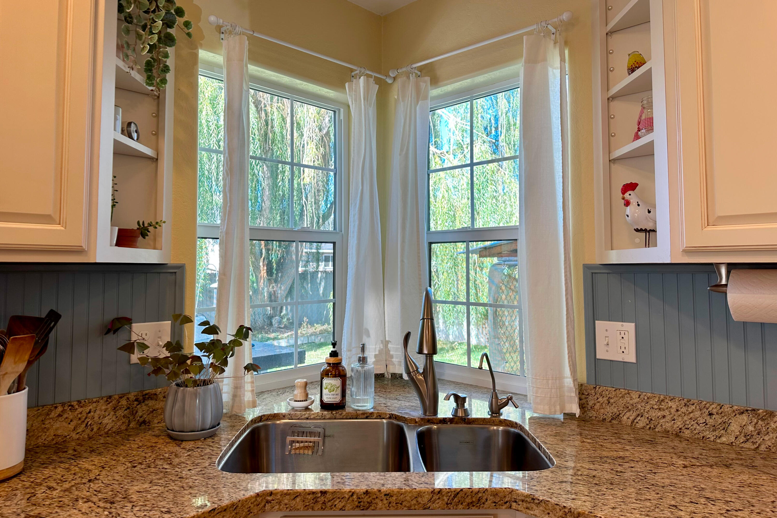 3231 Woodside Blvd Property Photo 8