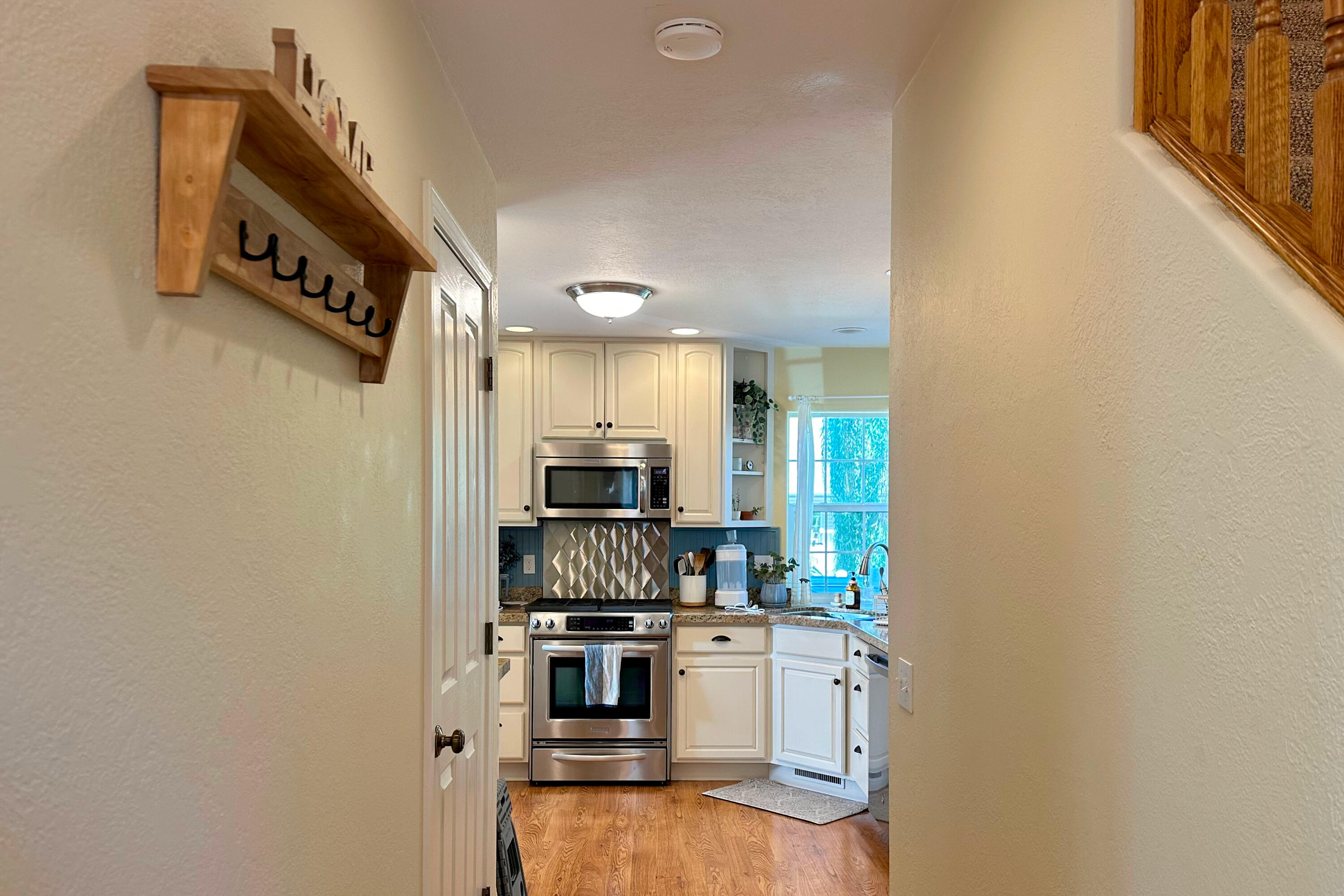 3231 Woodside Blvd Property Photo 9