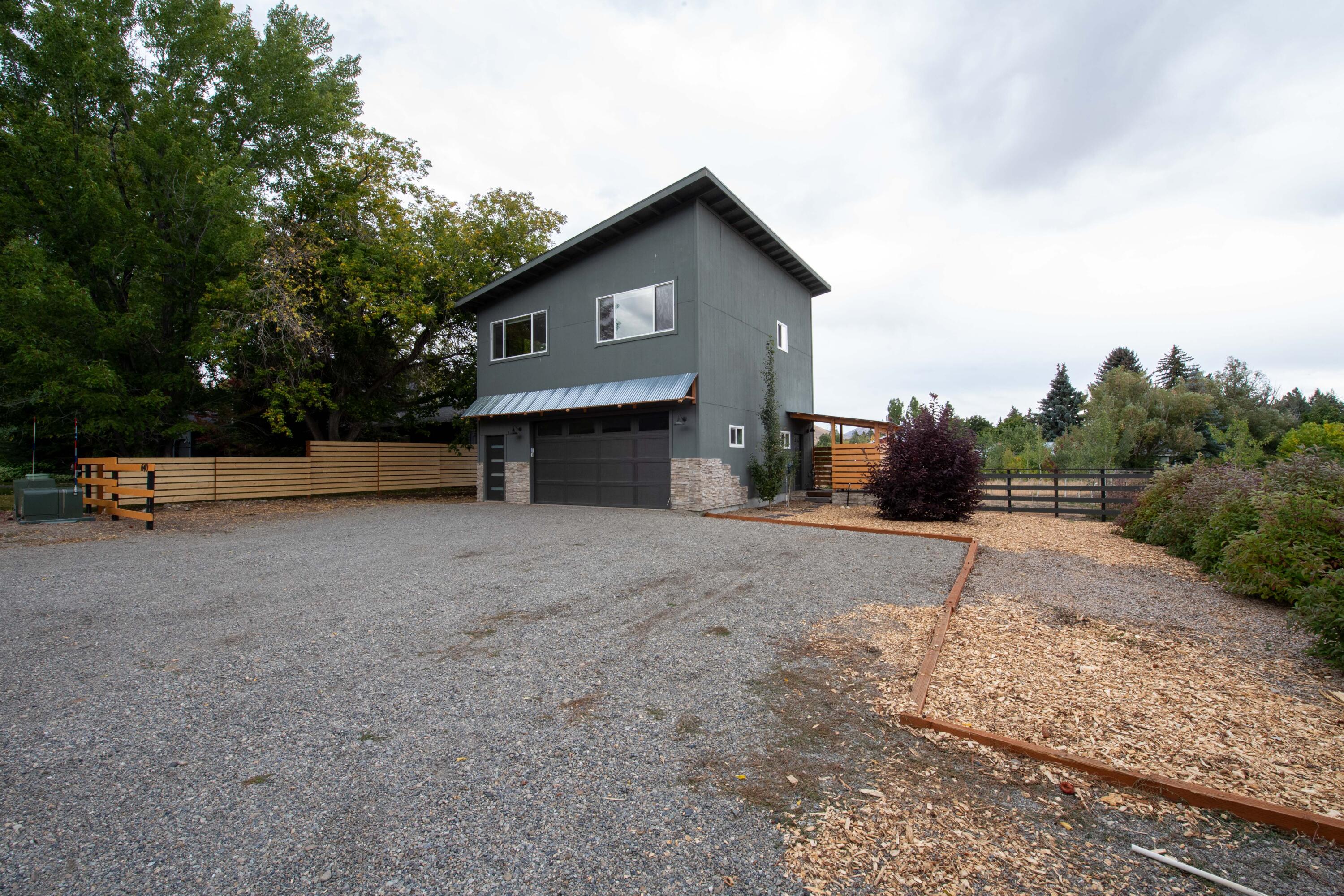 640 E Carbonate St Property Photo 2