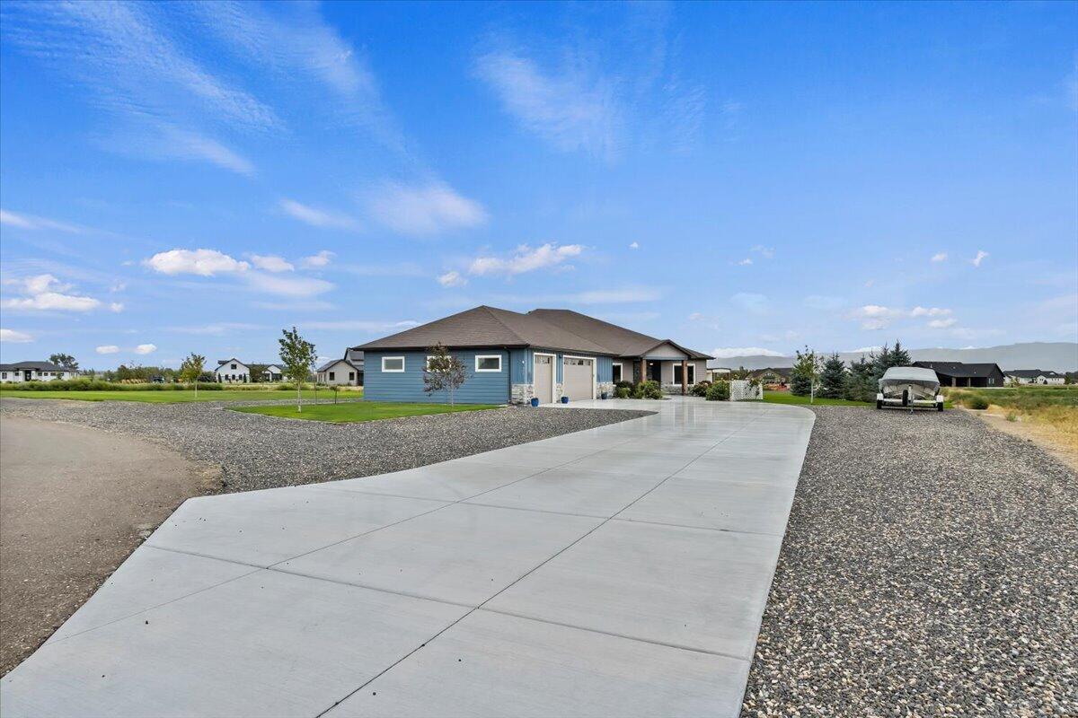 377 Skyline Dr Property Photo 5