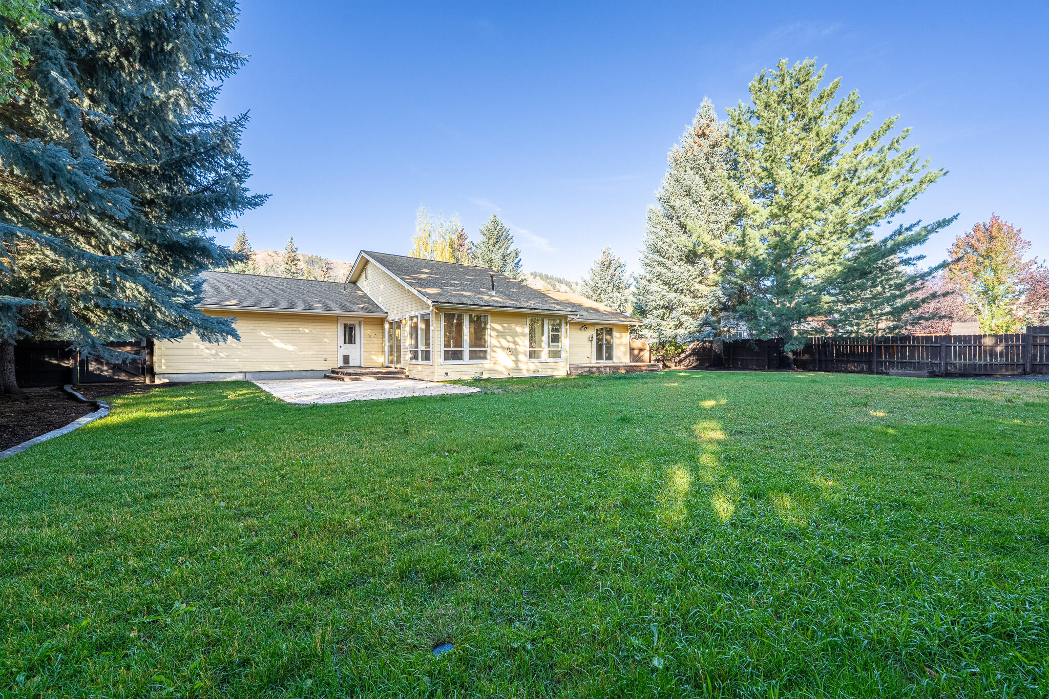 1830 Northridge Dr Property Photo 2