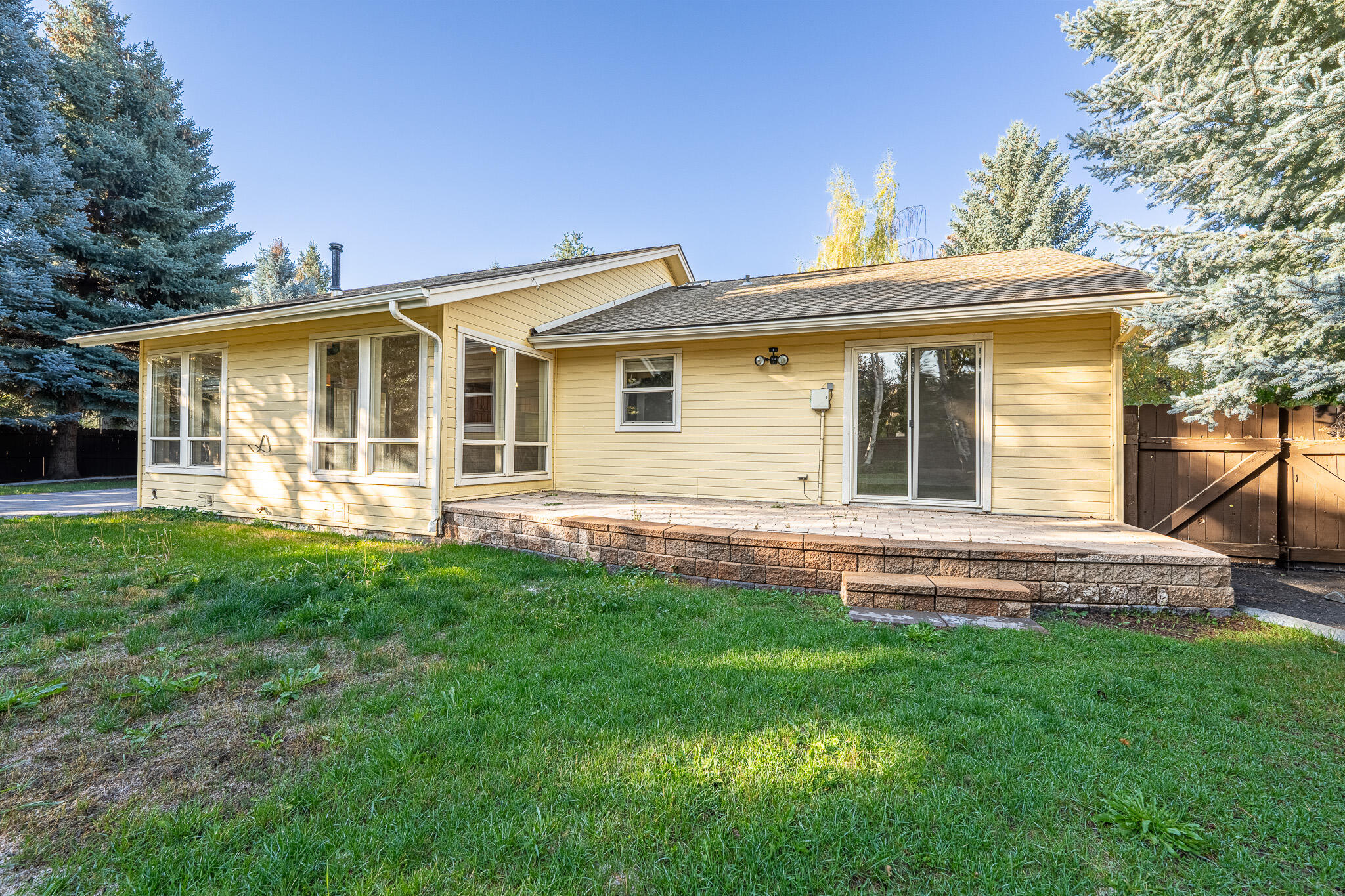 1830 Northridge Dr Property Photo 3