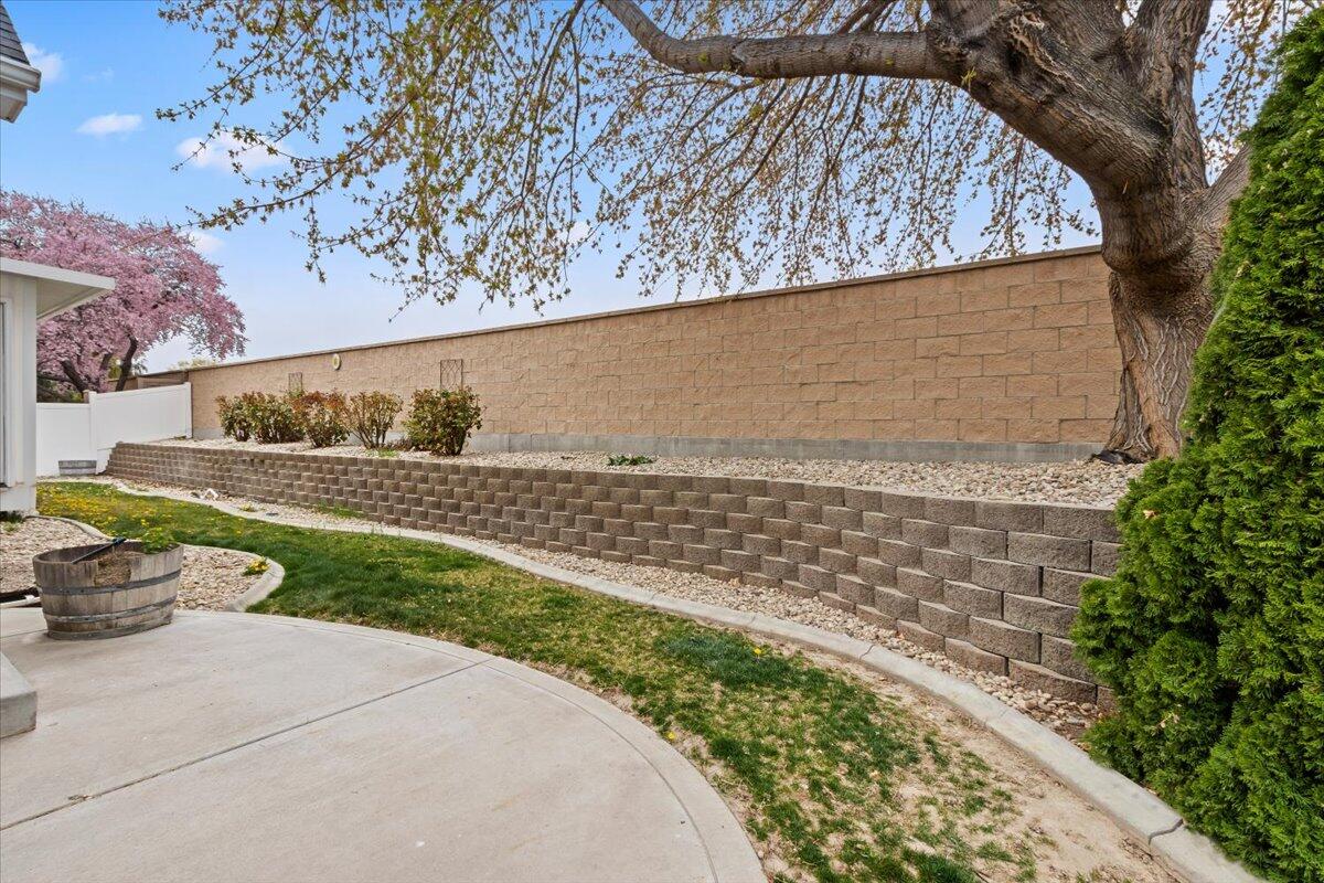 688 Canyon Park Ave Property Photo 42