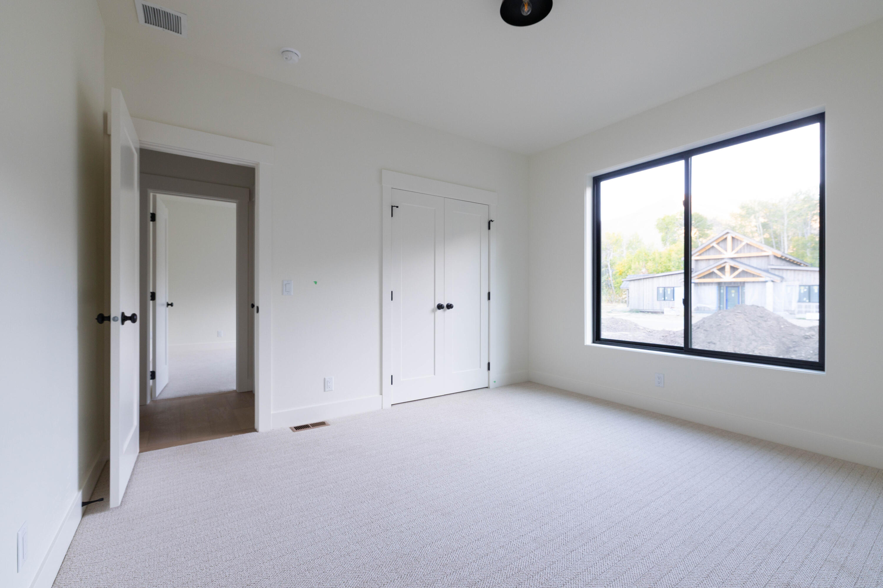1600 Red Feather Way Property Photo 20