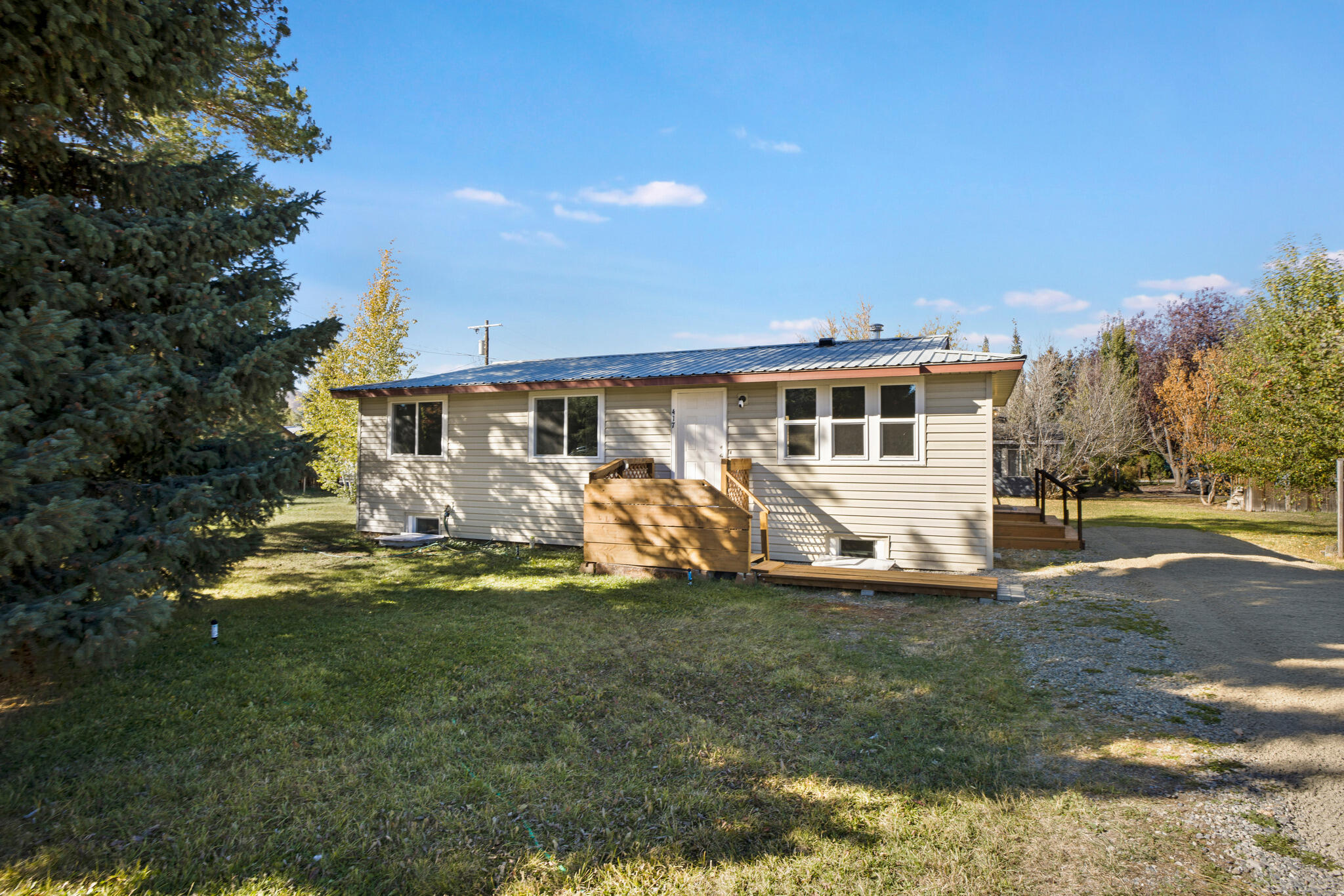 417 E Cedar St Property Photo 1