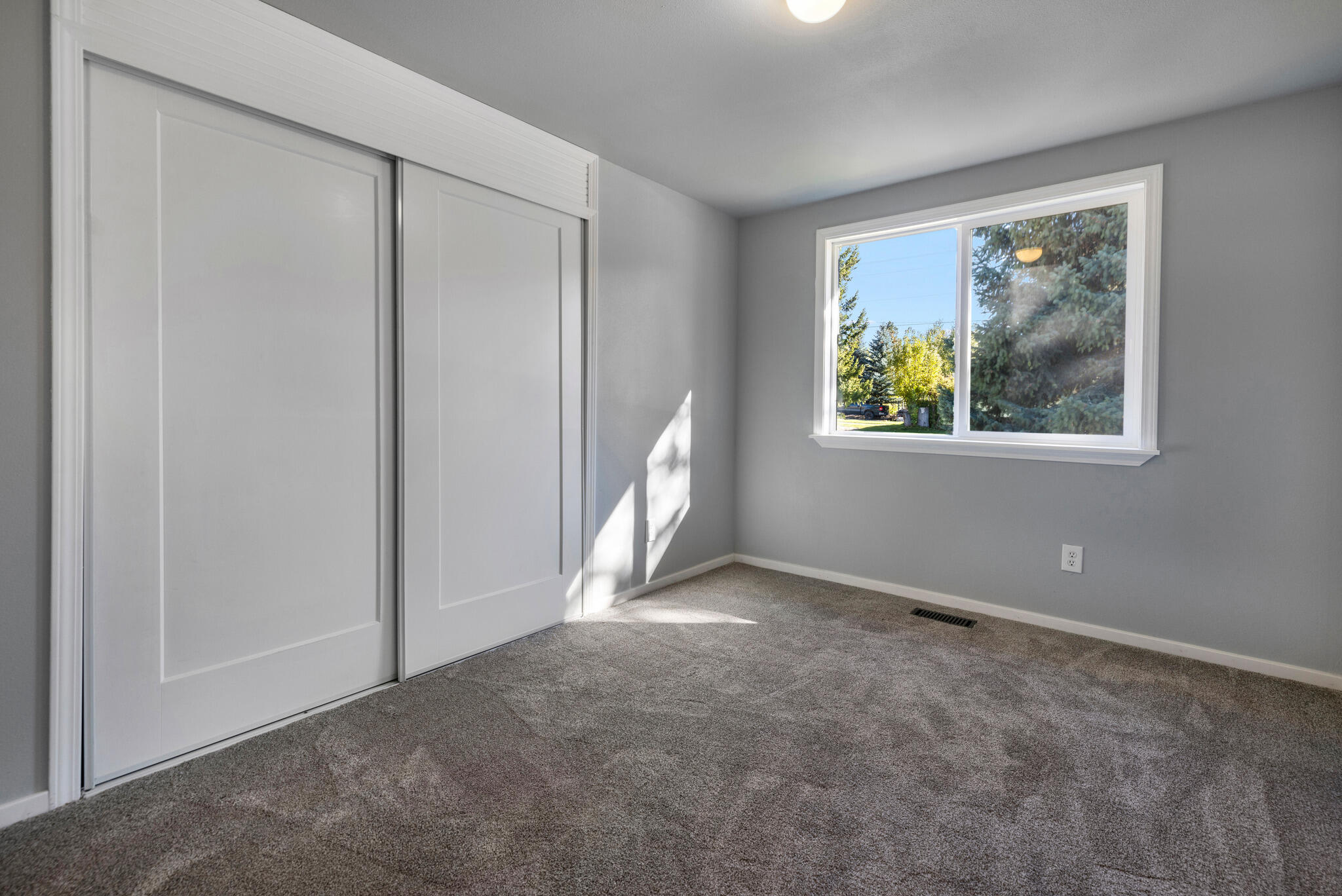 417 E Cedar St Property Photo 15