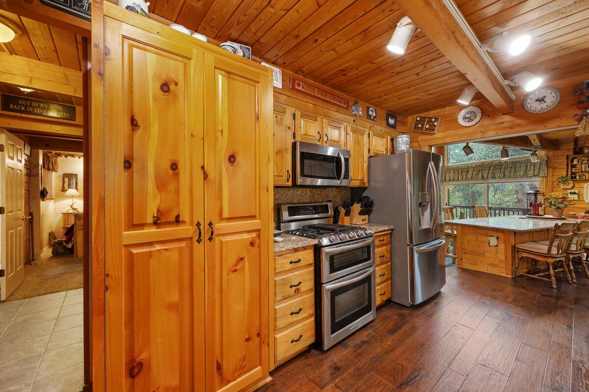 2476 N Pine-featherville Rd Property Photo 27