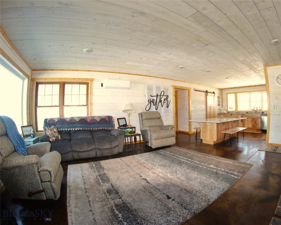 37 Lind Lane Property Photo 6