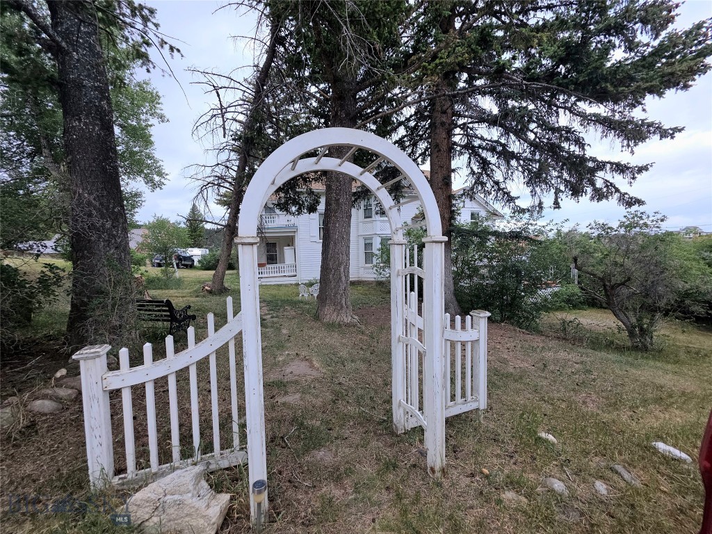 115 E Idaho Property Photo 36