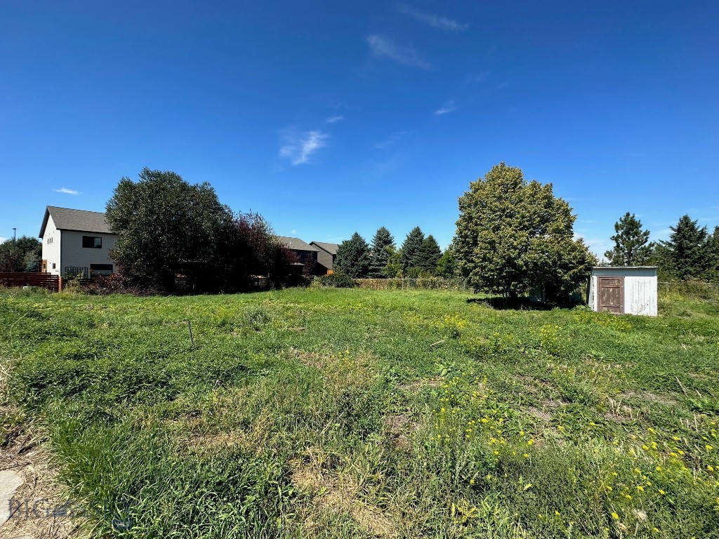 1242 Thomas Drive Property Photo 1