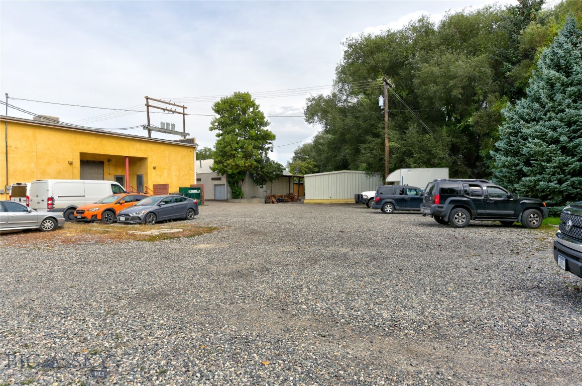 401 S Main Street Property Photo 14