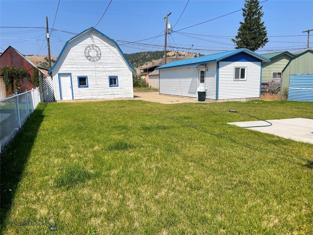 512 W Park Property Photo 5