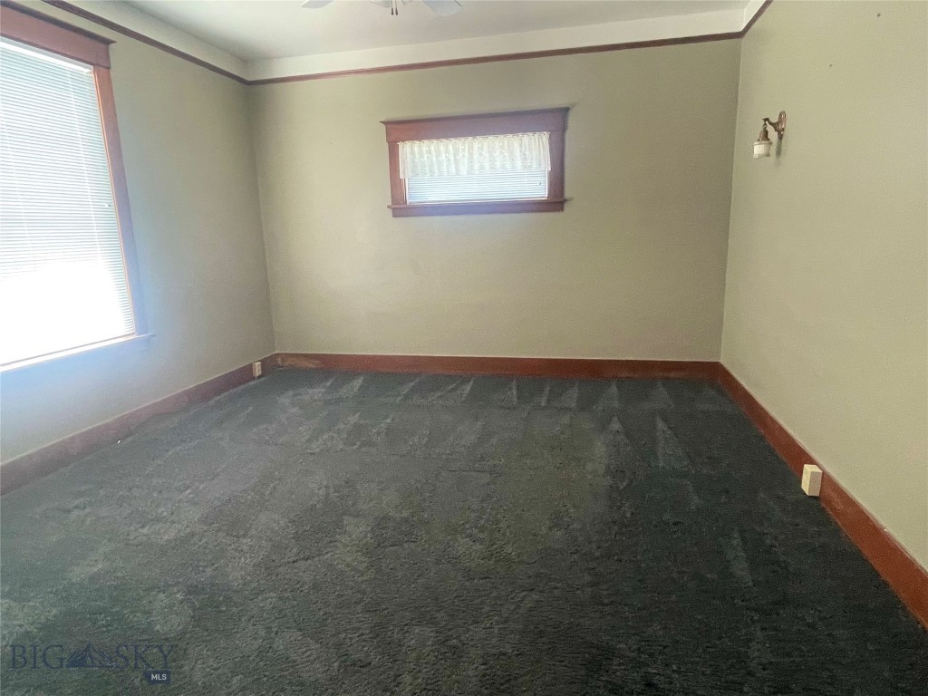512 W Park Property Photo 9