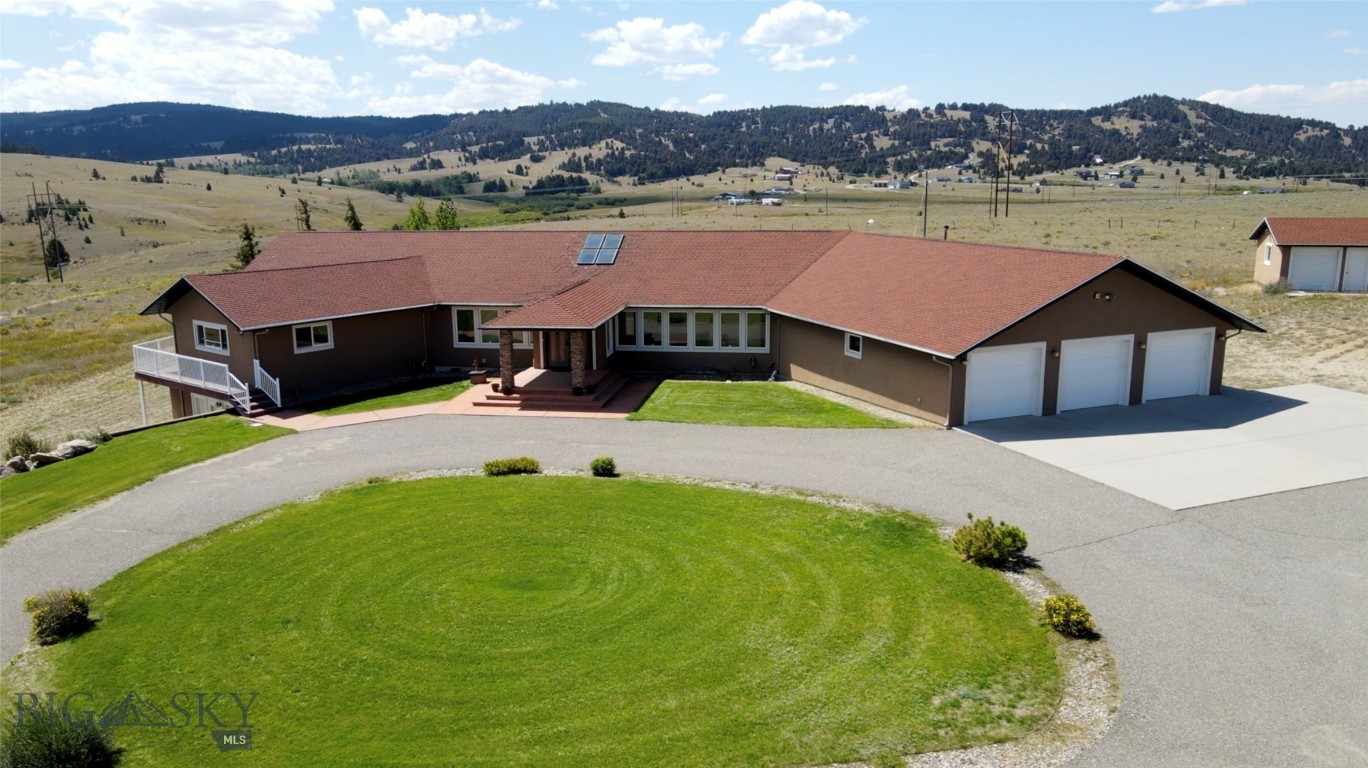 1424 Beef Trail Road Property Photo 2