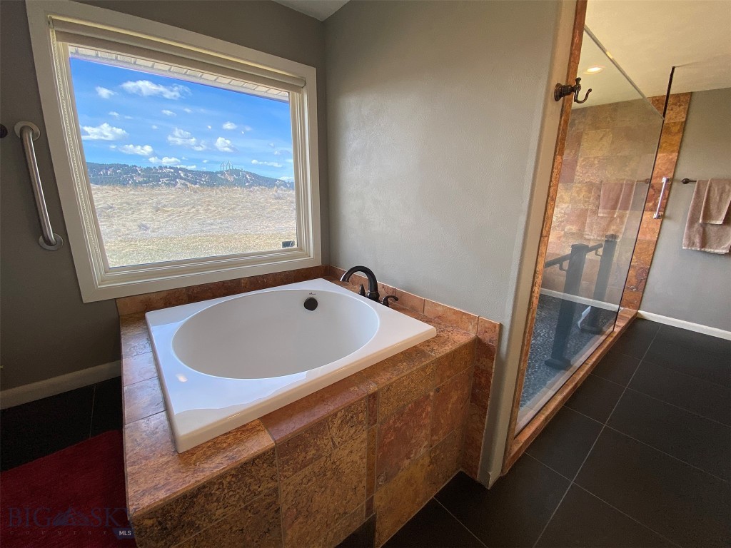 1424 Beef Trail Road Property Photo 28