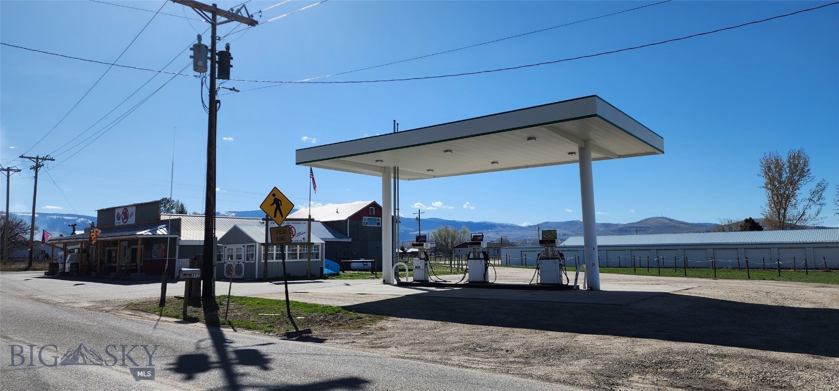 899 Three Mile Creek Road Property Photo 2