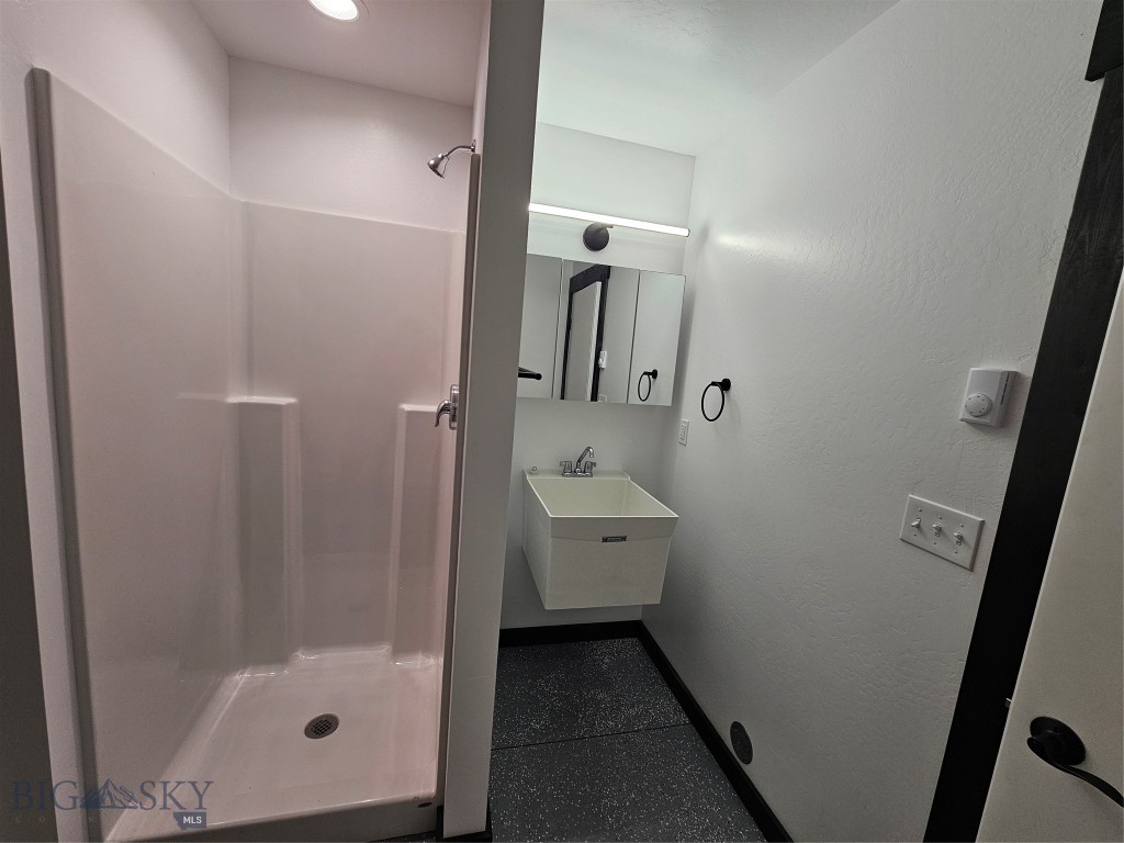 190 Skyway Boulevard 4 Property Photo 4