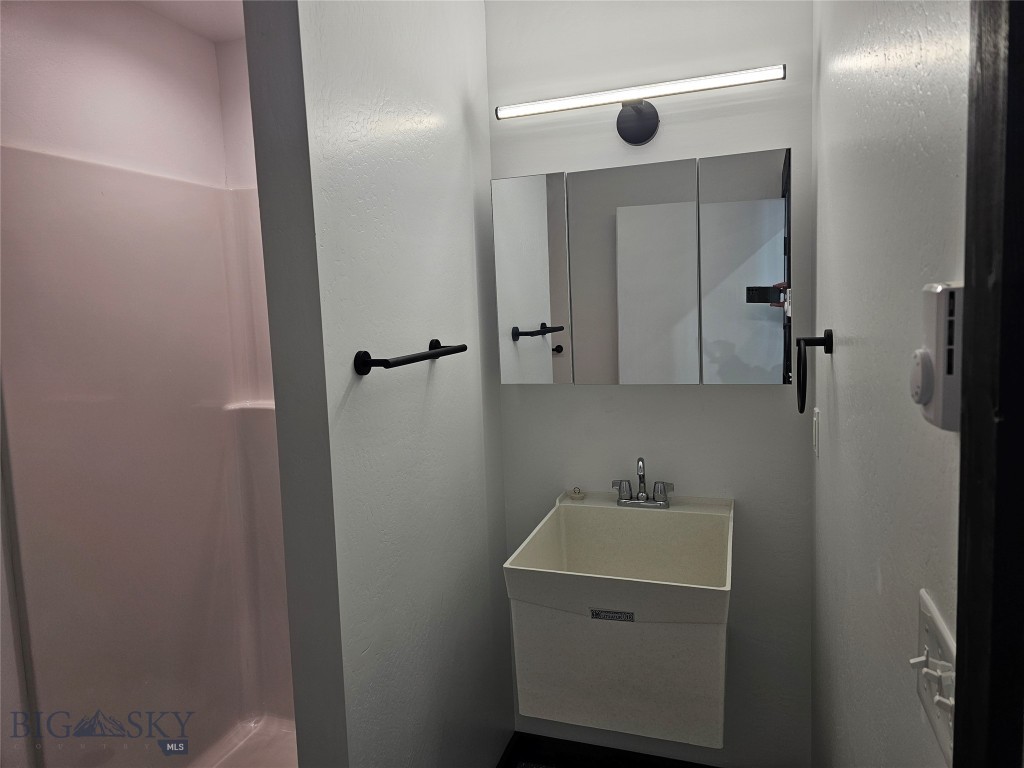 190 Skyway Boulevard 4 Property Photo 5