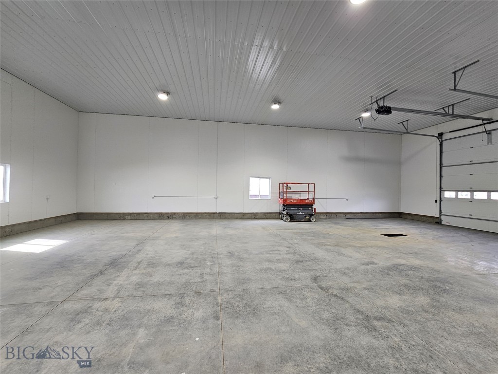 190 Skyway Boulevard 4 Property Photo 10
