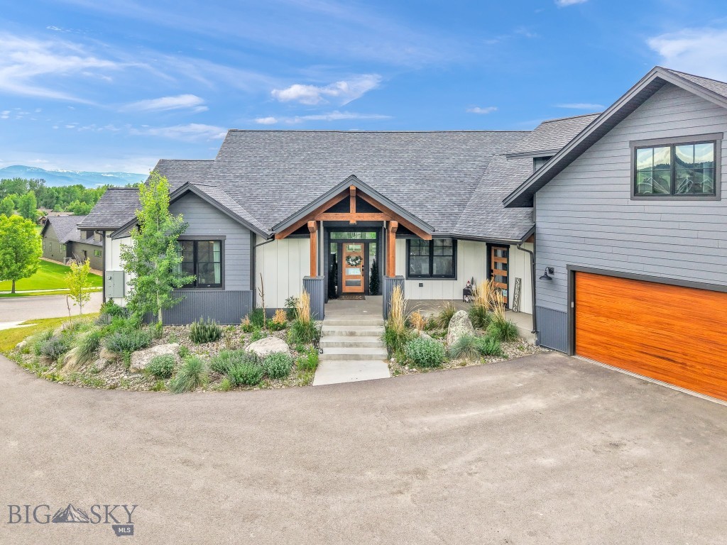 557 St Andrews Property Photo 4