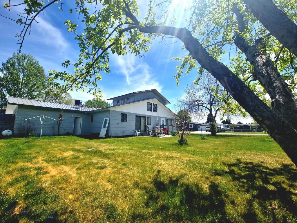 512 S Oak Property Photo 1