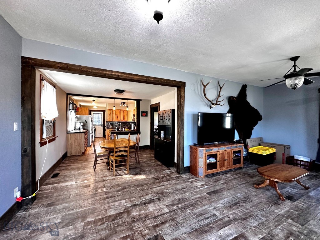 610 Milwaukee Avenue Property Photo 3