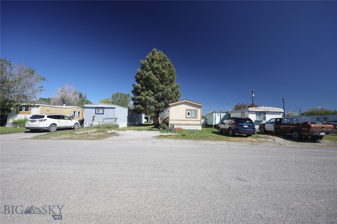 500 N Walnut Street Property Photo 10