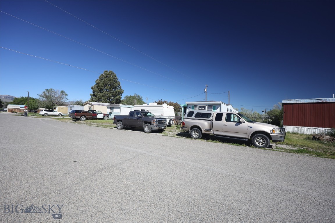 500 N Walnut Street Property Photo 11