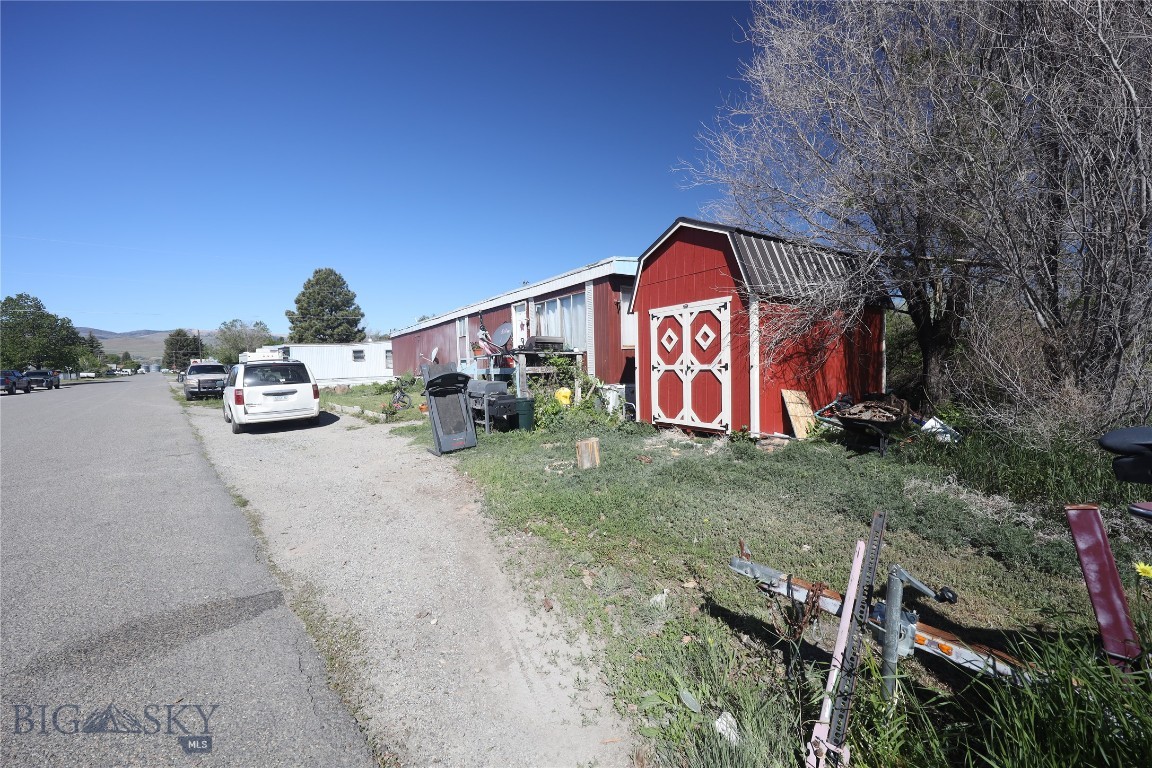 500 N Walnut Street Property Photo 12