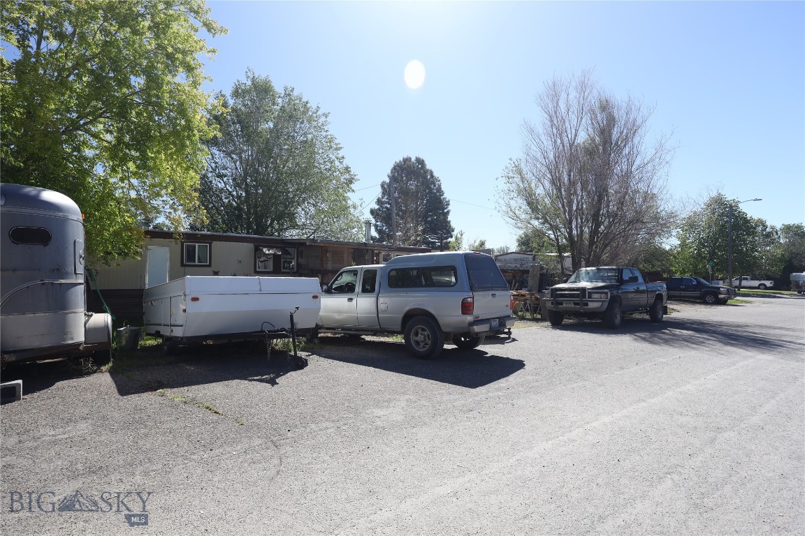 500 N Walnut Street Property Photo 16