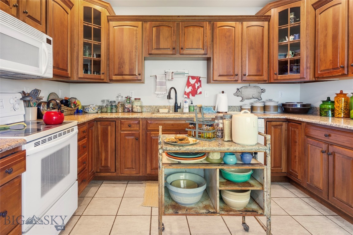 3031 Burlington Property Photo 5