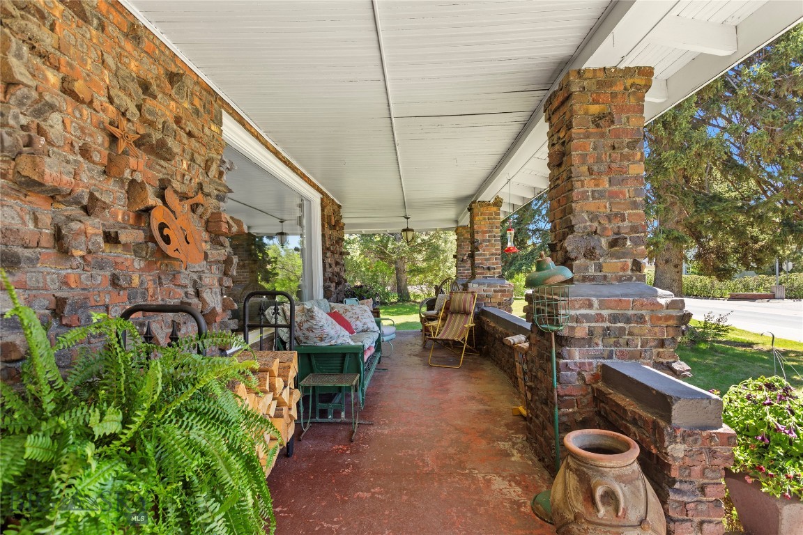 3031 Burlington Property Photo 6