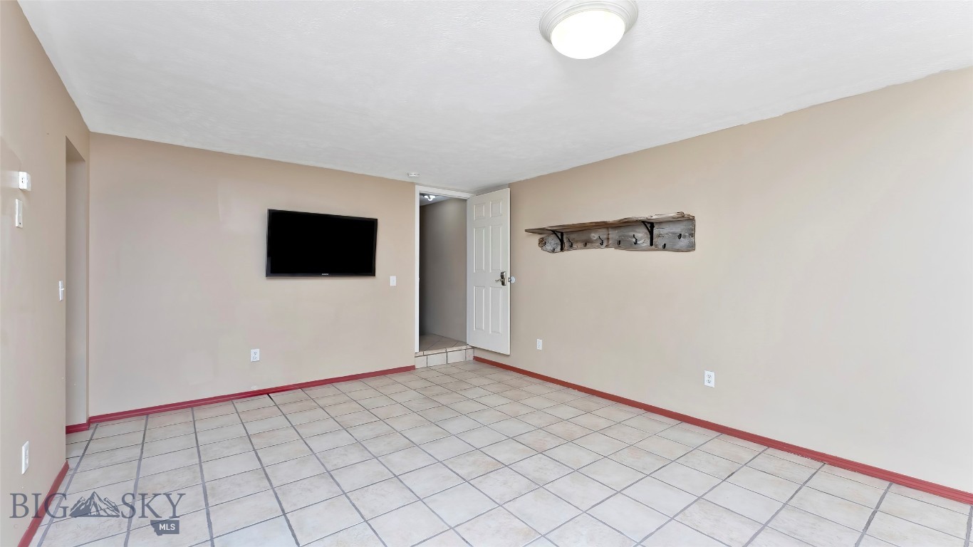 1008 E Missoula Property Photo 24