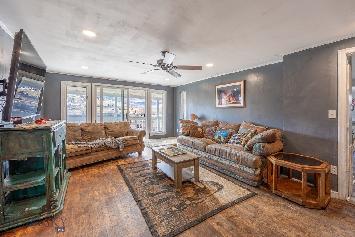 504 N Cable Road Property Photo 11