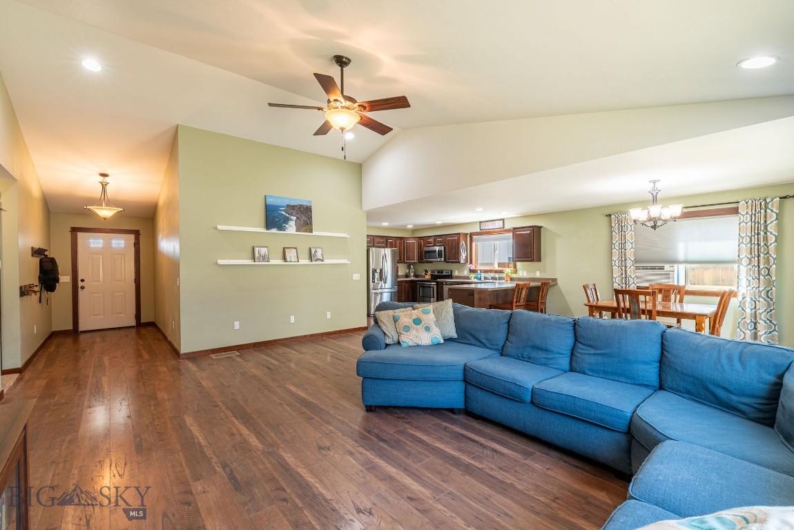 805 Nebula Street Property Photo 3