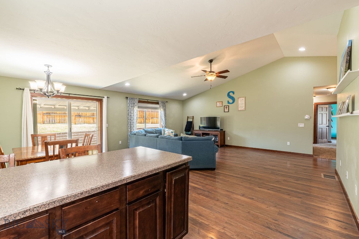 805 Nebula Street Property Photo 8