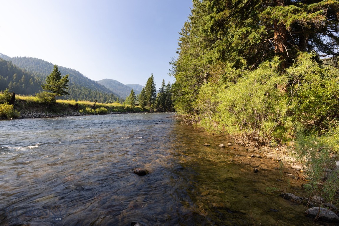 450 Karst Stage Loop Property Photo 1