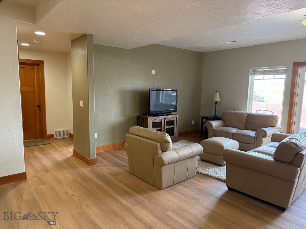 270 Southwind Property Photo 35