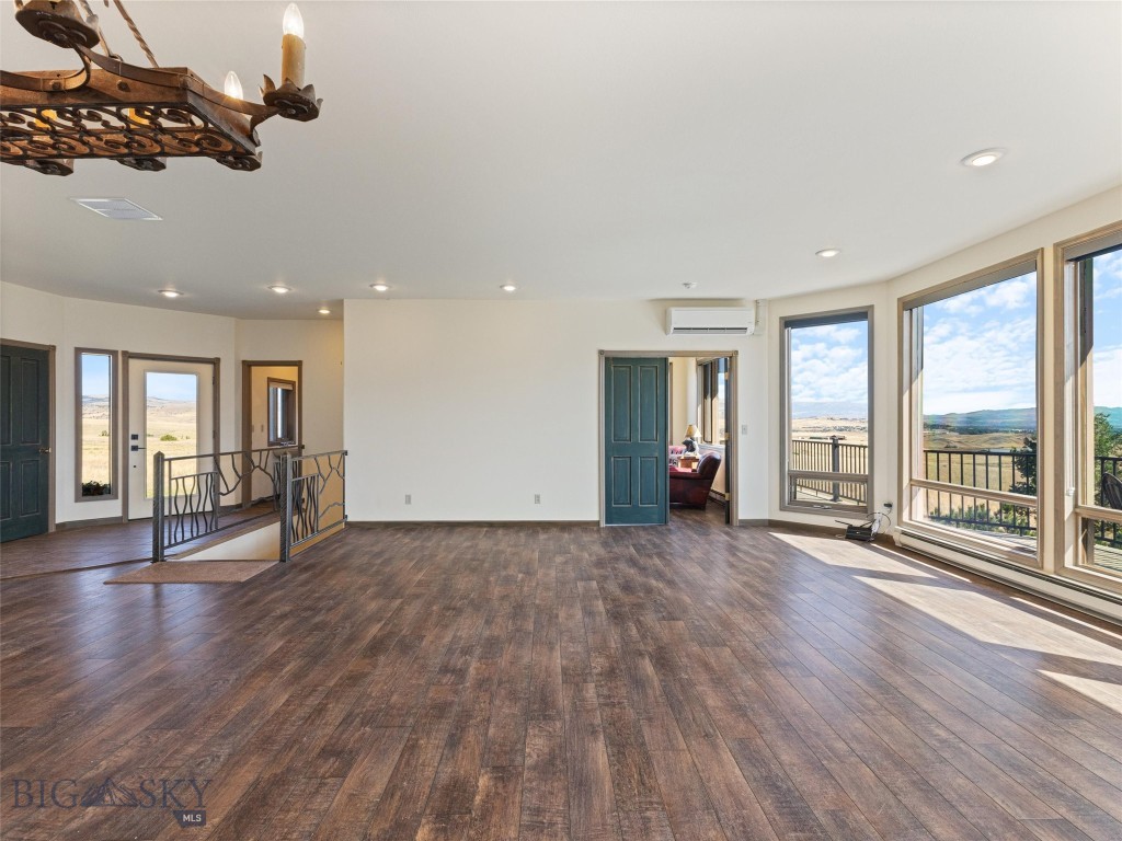 45 Wineglass Loop N Property Photo 2