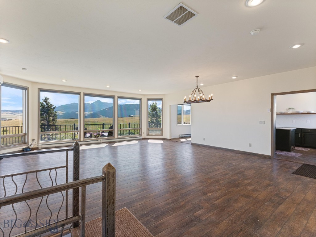 45 Wineglass Loop N Property Photo 4