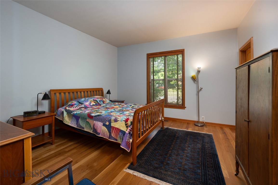 323 N Grand Avenue Property Photo 11