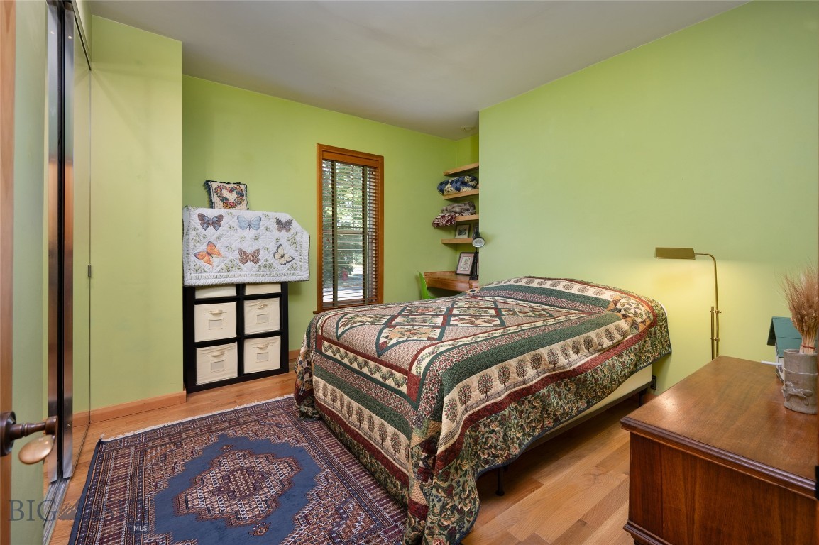 323 N Grand Avenue Property Photo 15