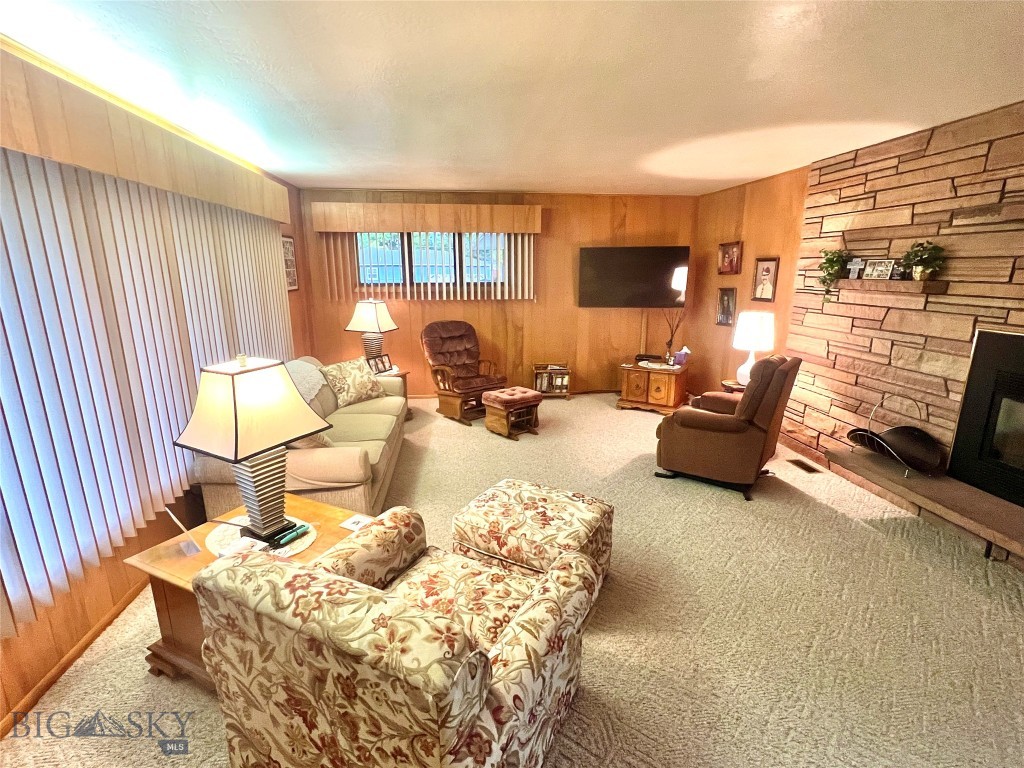 805 E Orr Street Property Photo 4