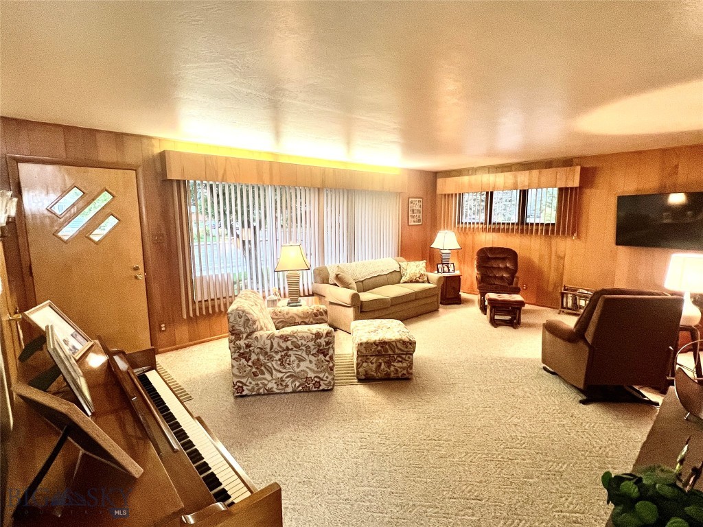 805 E Orr Street Property Photo 5