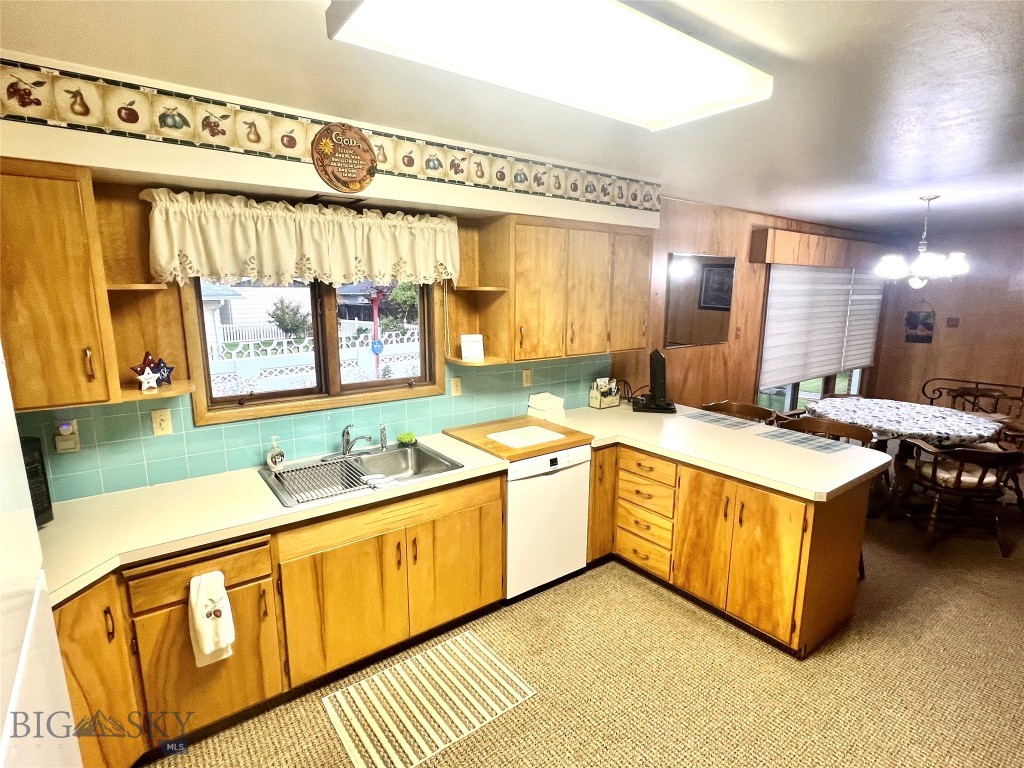 805 E Orr Street Property Photo 7